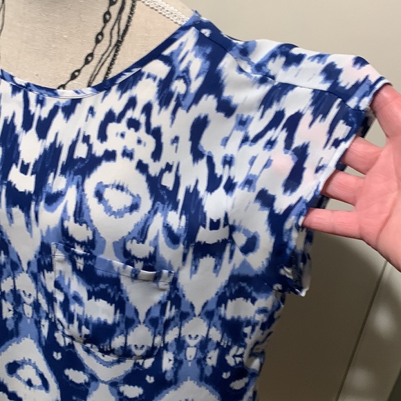 Cute white and blue top - Picture 3 of 5